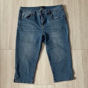 Classic Blue Cropped Capri Jeans for Women